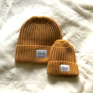 Aubree Says Twinning Beanie Set